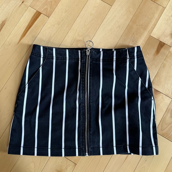 Volcom Fochickie Striped black skirt - Picture 2 of 3